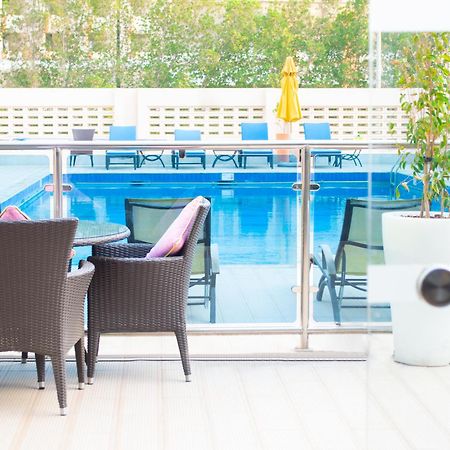 Crowne Plaza Jeddah By Ihg Hotel Luaran gambar The pool at the hotel