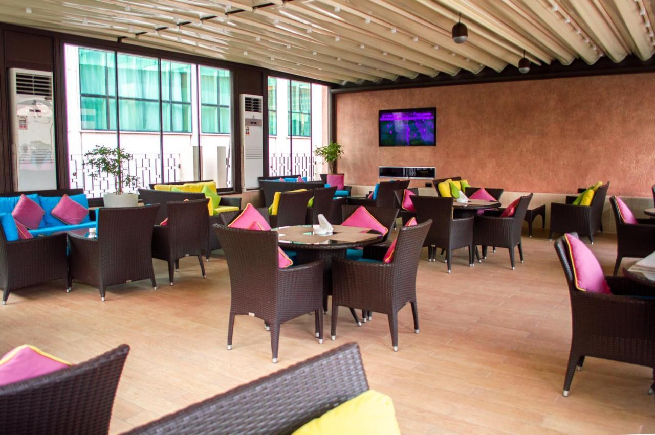 Crowne Plaza Jeddah By Ihg Hotel Luaran gambar The Sky Bar