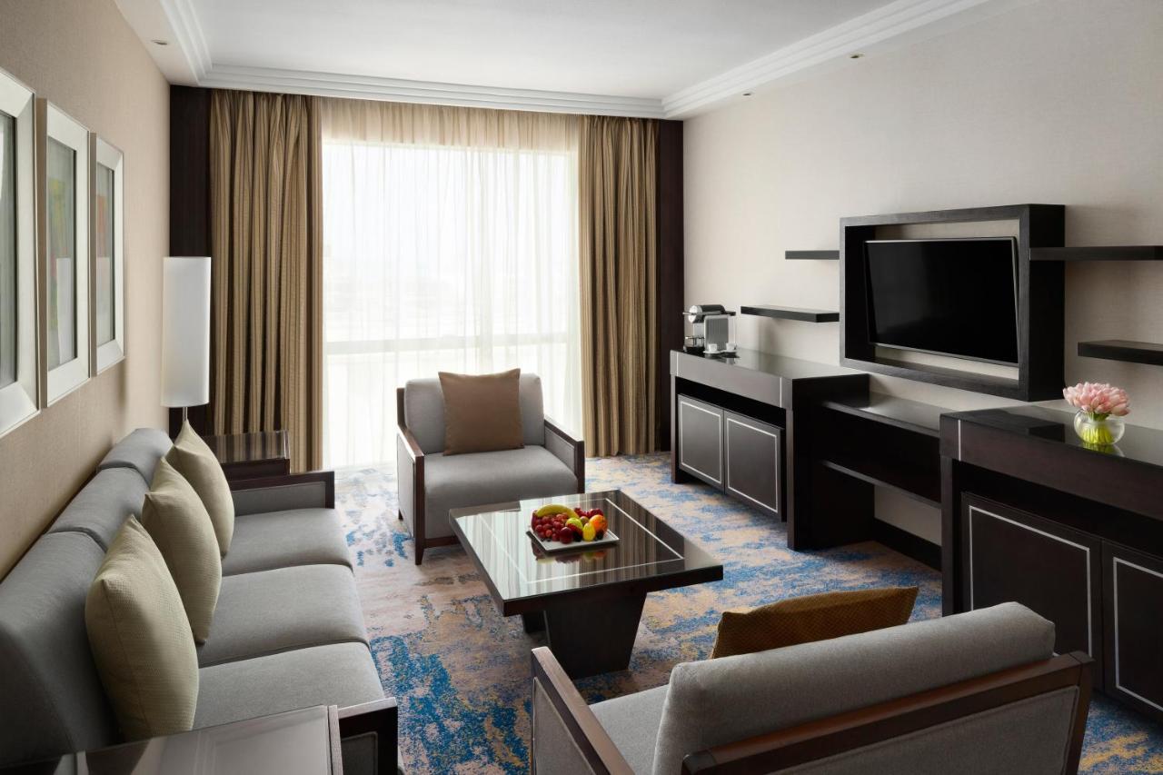 Crowne Plaza Jeddah By Ihg Hotel Luaran gambar Living room