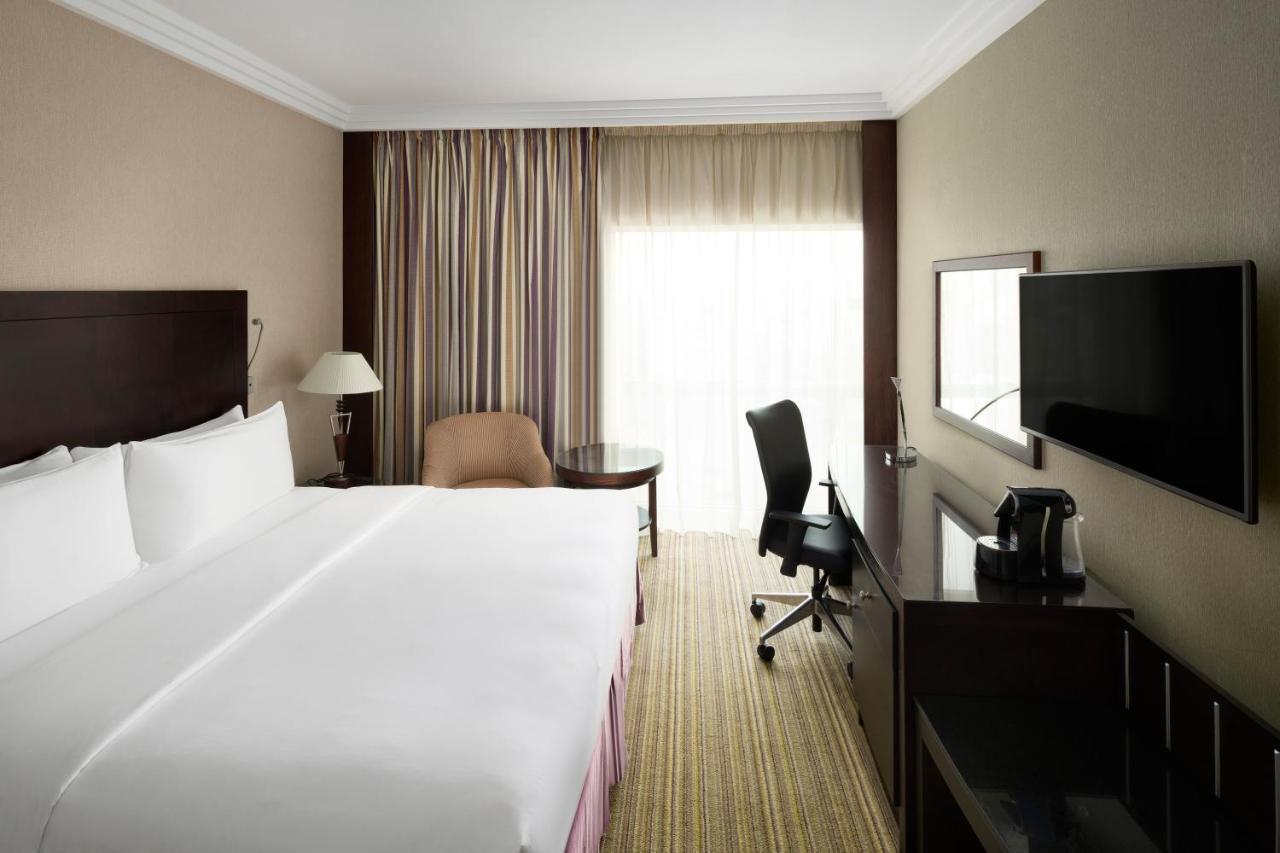 Crowne Plaza Jeddah By Ihg Hotel Luaran gambar A typical room at the hotel
