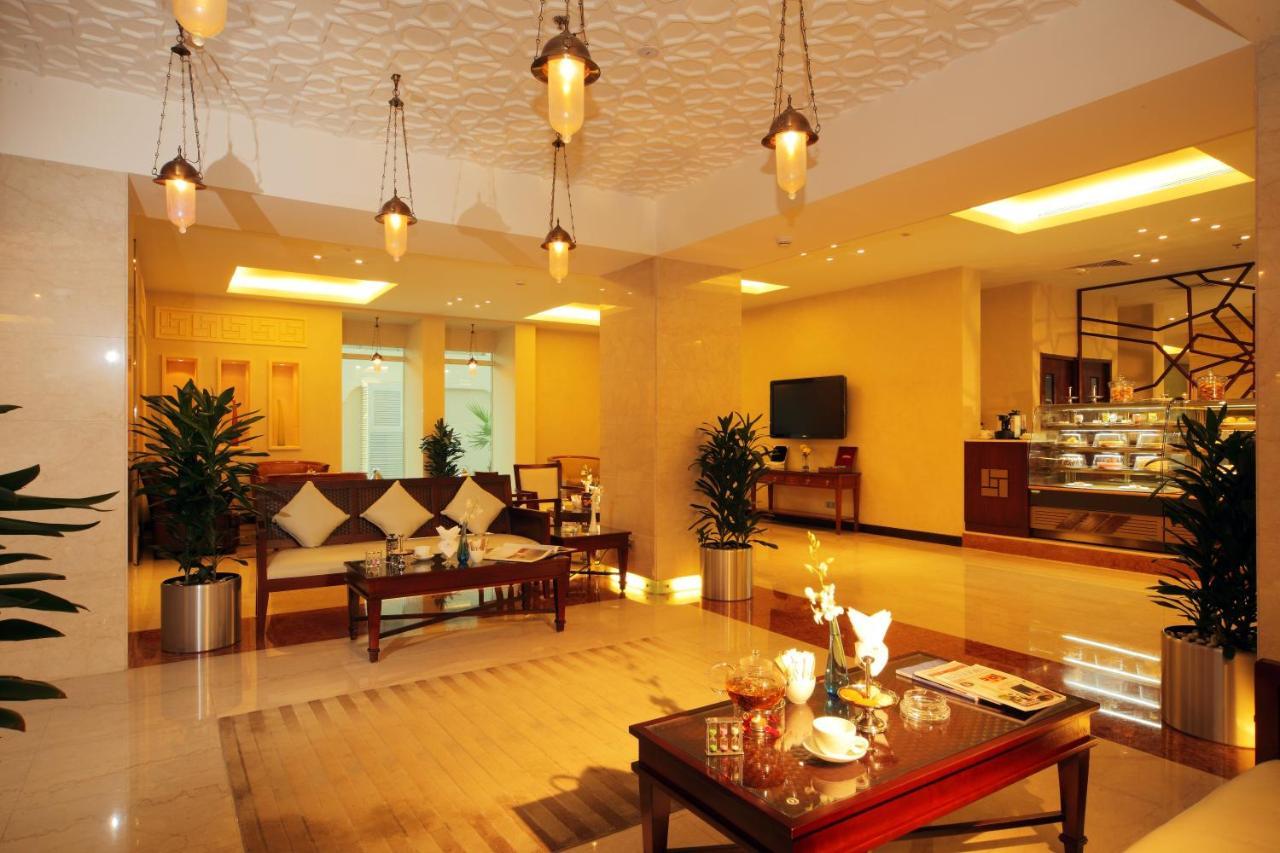Crowne Plaza Jeddah By Ihg Hotel Luaran gambar The lobby of the hotel