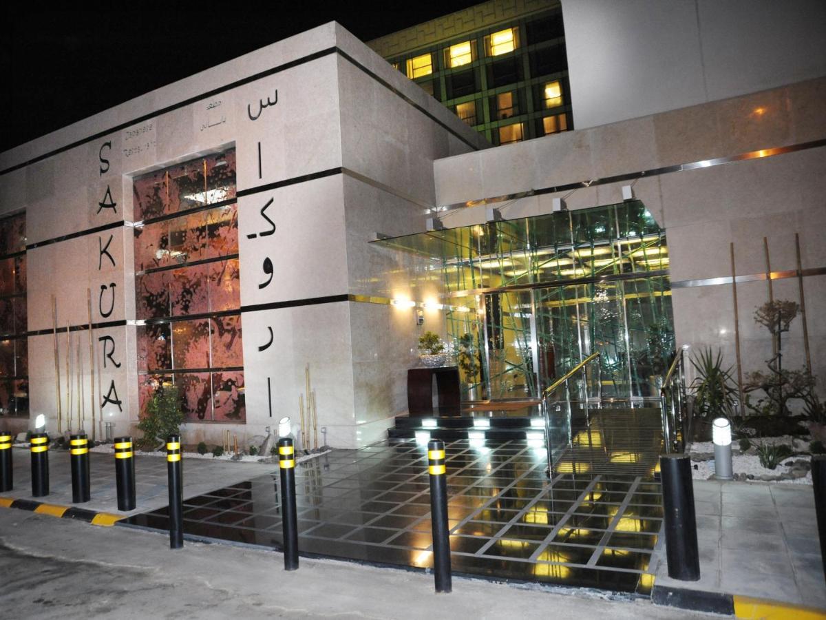 Crowne Plaza Jeddah By Ihg Hotel Luaran gambar The entrance of the hotel
