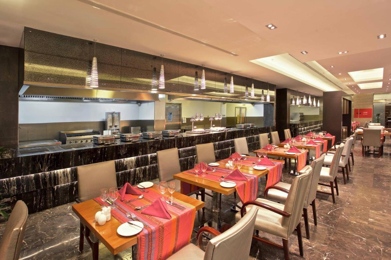 Crowne Plaza Jeddah By Ihg Hotel Luaran gambar The restaurant
