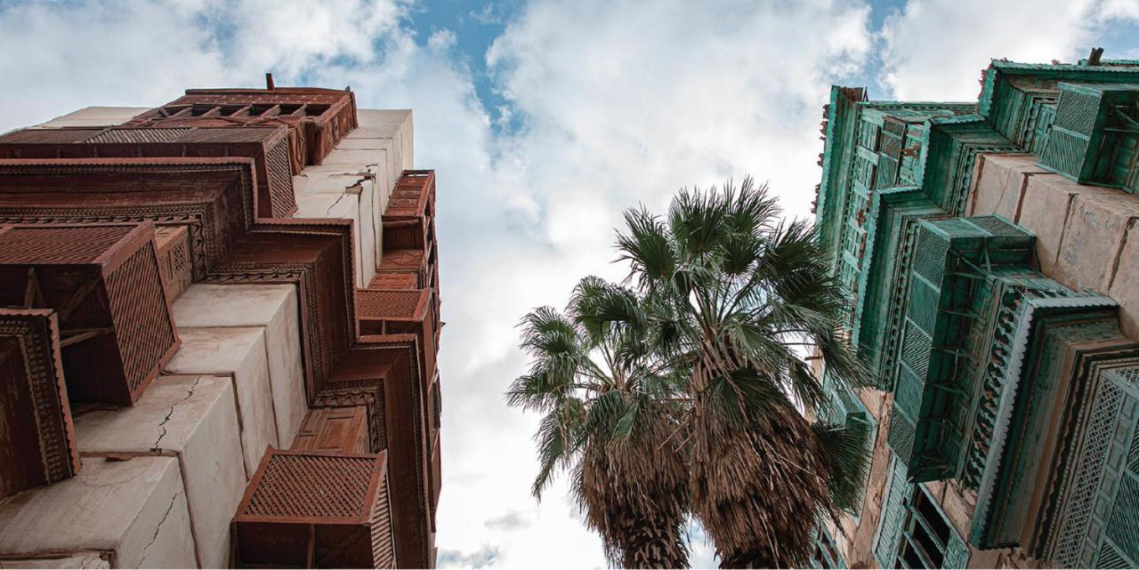 Crowne Plaza Jeddah By Ihg Hotel Luaran gambar The "green" and "red" buildings